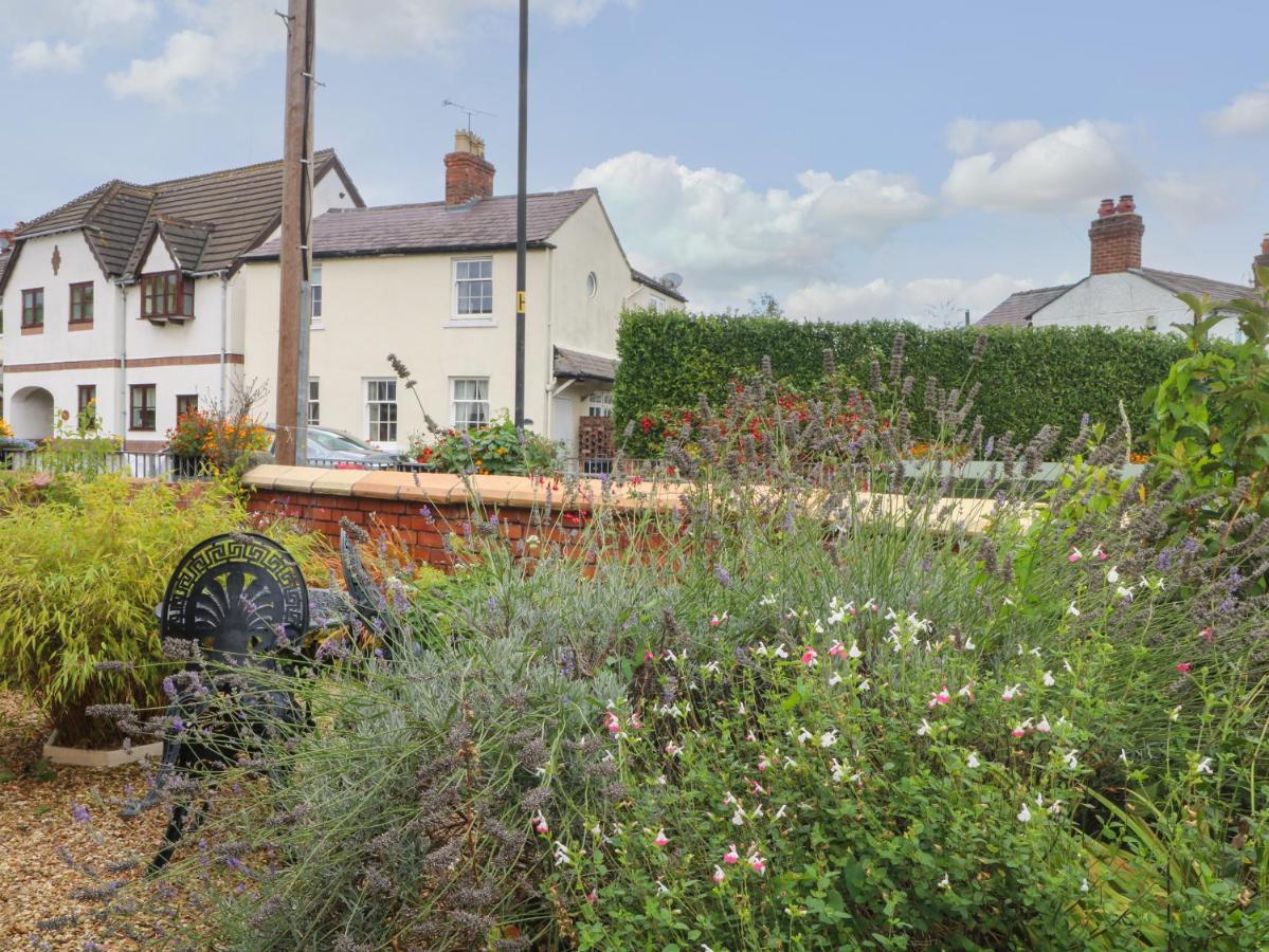 The Lodge At Cross Cottage Wrexham Exterior foto