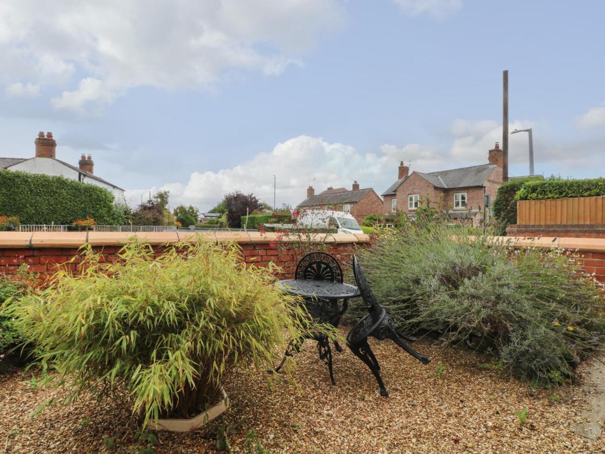 The Lodge At Cross Cottage Wrexham Exterior foto